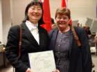 Image for article Canada : Lucy Zhou, une pratiquante de Falun Gong reçoit le Certificat d'appréciation du Gouvernement de la Ville d’Ottawa (Photo)