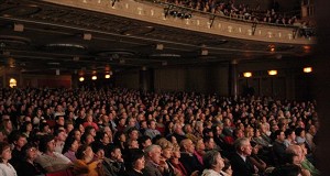 Audience at the Chinese Spectacular in the Playhouse Square Center at the State Theater, Cleveland. (Eric Sun/The Epoch Times)