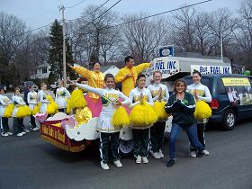 Image for article New York : Le groupe du Falun Gong gagne le premier prix au défilé de la St- Patrick à Long Island (photos)
