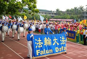 Image for article Taiwan : Le Maire de Mito remercie les pratiquants de Falun Gong pour leur participation au festival (Photos)