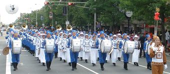 Image for article New Jersey : La fanfare de la Terre divine joue lors du défilé du Jour du Souvenir (Photos)