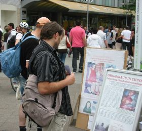Image for article Allemagne : Une journée d'information de Falun Dafa à Hanovre (Photos)