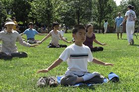 Image for article Philadelphie : Des pratiquants de Falun Gong demandent la fin de la persécution (photos)