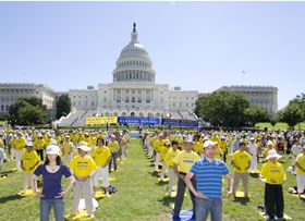 Image for article Rassemblement des pratiquants à Washington DC : Un membre du Congrès américain déclare, «La persécution du Falun Gong doit prendre fin, et cela doit se terminer immédiatement !» (photos)