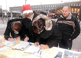 Image for article Allemagne : Des habitants en apprennent plus et sont des voix de soutien pour le Falun Gong en ce Nouvel An