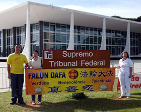 Image for article Brésil : Des employés gouvernementaux apprennent la vérité sur le Falun Dafa