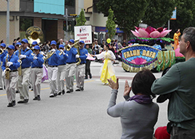 Image for article Le Festival Hyack à New Westminster : Le groupe du Falun Gong remporte le Prix du Président
