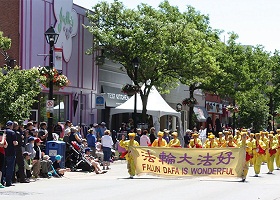 Image for article Trois défilés dans la région de Toronto avec des représentations du groupe du Falun Gong