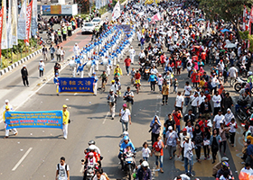 Image for article Indonésie : Les pratiquants de Falun Gong se sont produits lors de l'inauguration du Président