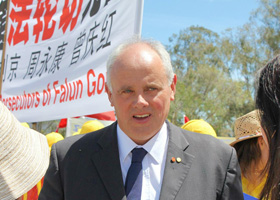 Image for article Des membres du Parlement prennent la parole en faveur du Falun Gong durant les pourparlers de libre-échange Chine-Australie (Photos)