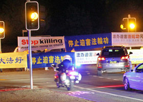 Image for article Australie et Nouvelle-Zélande : Les « accueillants » engagés échouent à bloquer la manifestation du Falun Gong pendant la visite du leader chinois (Photos)