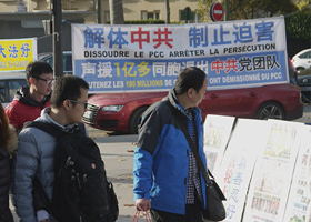 Image for article France : « Les pratiquants de Falun Gong sont l’espoir de la Chine » a dit un touriste chinois à Paris