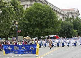 Image for article Le groupe du Falun Gong participe au défilé de la Journée nationale de l'Indépendance à Washington DC