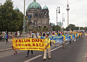 Image for article Les pratiquants de Falun Gong marchent à Berlin et gagnent du soutien dans leurs efforts pour mettre fin à la persécution en Chine