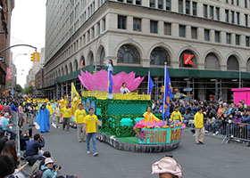 Image for article Des spectateurs émus par la présence du Falun Gong dans le défilé annuel de danse à Manhattan
