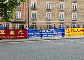 Image for article Les pratiquants de Falun Gong protestent lors de la visite du secrétaire provincial du PCC en Irlande