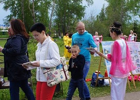 Image for article Kotlas, Russie : Les pratiquants de Falun Dafa participent à la célébration du centenaire