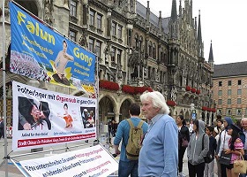 Image for article Munich, Allemagne : Faire prendre conscience de la persécution en Chine sur la Marienplatz 