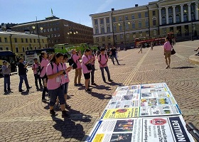 Image for article Finlande : Des touristes chinois apprennent les faits au sujet du Falun Gong sur des sites touristiques à Helsinki