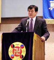 Image for article Lors de la Conférence d’Echanges 2004 de l’Ouest des Etats-Unis, Maître Li est venu enseigner la Loi et répondre aux questions