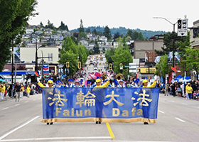 Image for article Vancouver, Canada : « C'est le jour où on se met chapeaux bas, je tire mon chapeau au Falun Gong ! 