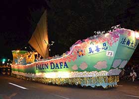 Image for article Portland, Oregon : Le Falun Dafa remporte le prix le plus élevé lors du Starlight Parade