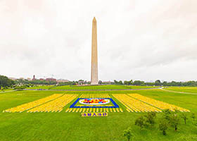 Image for article Des milliers de personnes forment un emblème de Falun devant Washington Monument