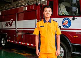 Image for article Un chef des pompiers en Corée du Sud : Le Falun Dafa me donne du courage et une vie heureuse