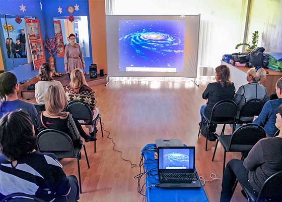 Image for article Premier atelier de Falun Dafa dans la capitale de l’oblast de Tcheliabinsk, en Russie