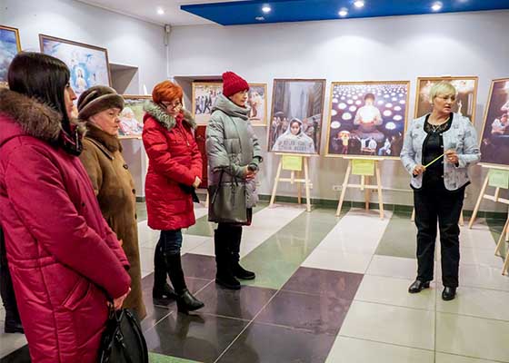 Image for article L’Exposition d’Art du Falun Dafa à Kostroma, Russie, informe et inspire