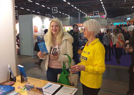 Image for article Finlande : Le salon de l’éducation accueille le Falun Gong