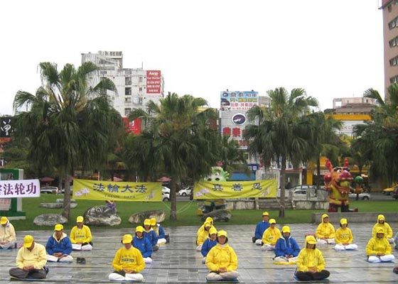 Image for article Un touriste chinois : « Dans chaque pays que je visite, je vois le Falun Gong »