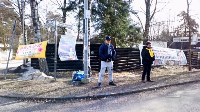 Image for article Manifestation pacifique continue devant l'ambassade de Chine en Finlande
