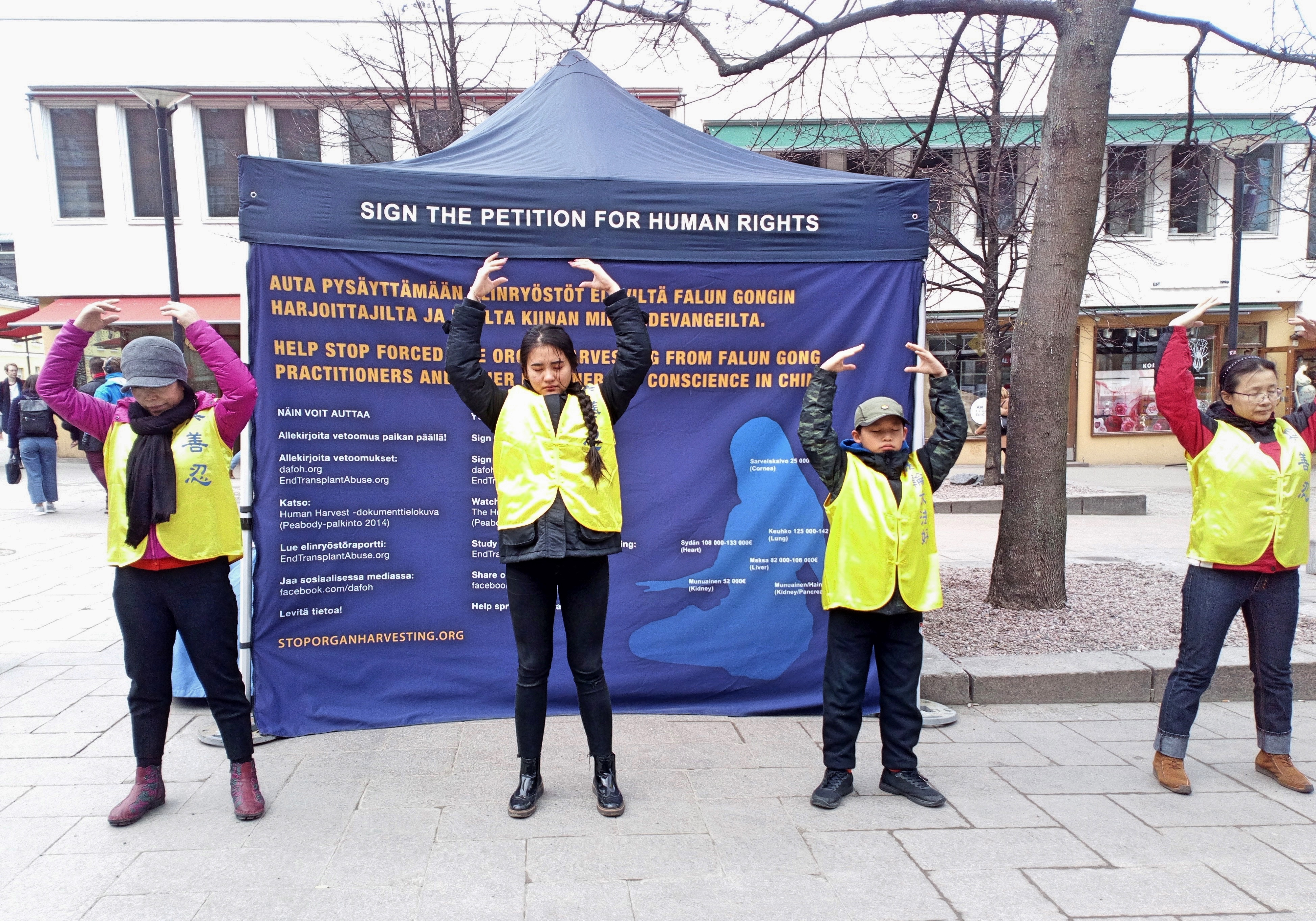 Image for article Finlande : Les habitants d'Helsinki soutiennent les efforts des pratiquants de Falun Gong pour mettre fin à la persécution