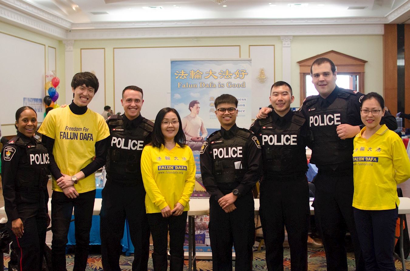 Image for article Toronto : Les pratiquants de Falun Dafa participent à la Journée internationale pour l'élimination de la discrimination raciale