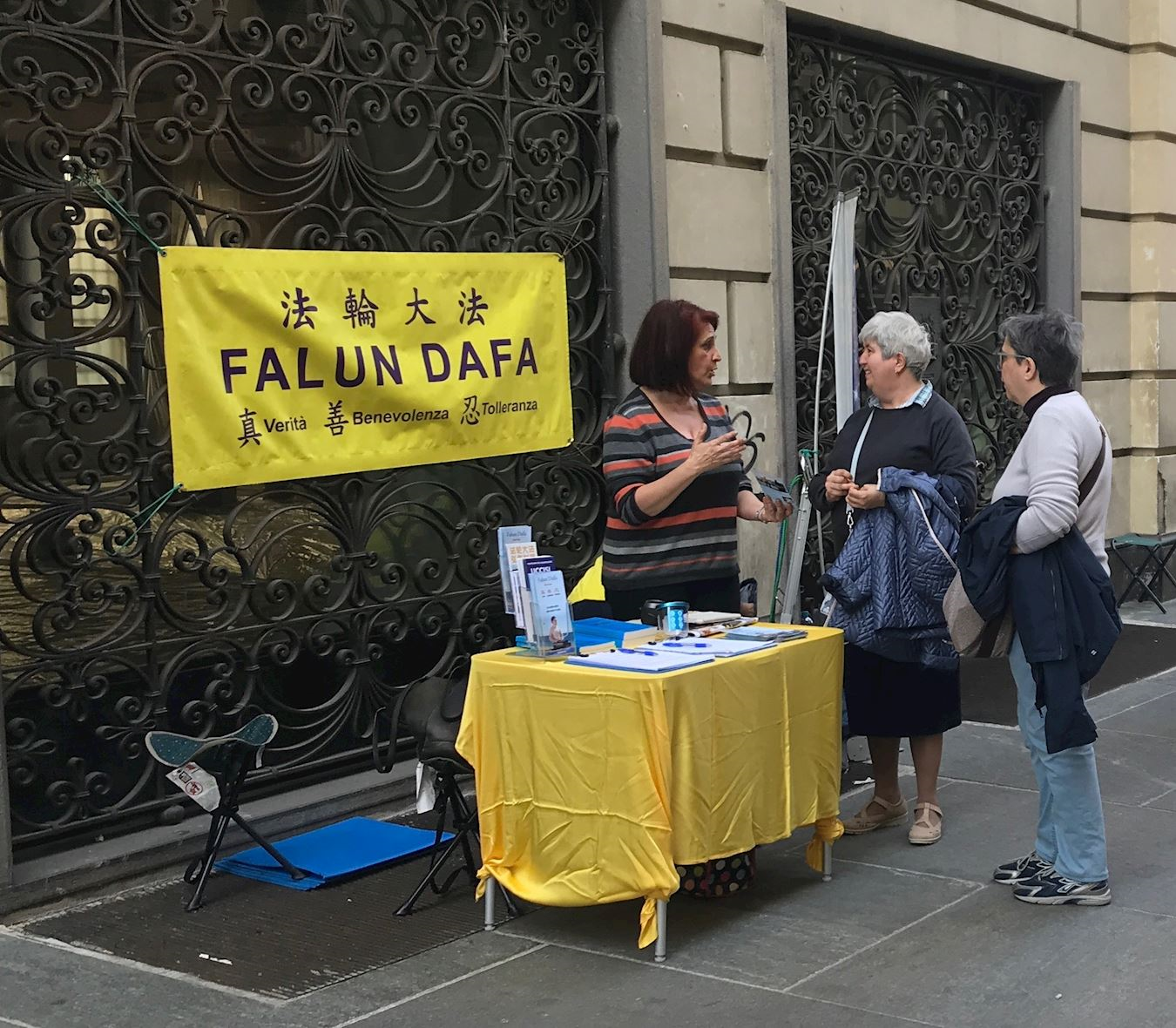 Image for article Italie : Les pratiquants de Falun Gong organisent des activités d'information à Turin