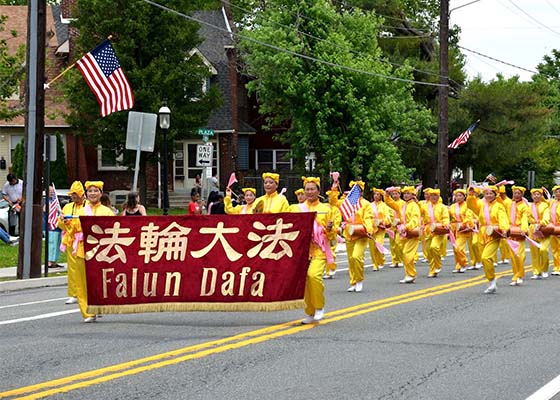 Image for article Philadelphie : Les pratiquants de Falun Gong dans le défilé du Memorial Day
