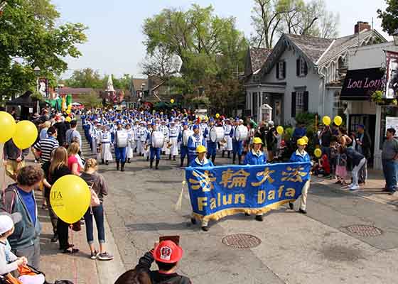 Image for article Toronto, Canada : Les pratiquants de Falun Gong participent aux défilés annuels de festivals locaux