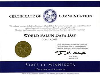 Image for article Minnesota, États-Unis : Le gouverneur de l'État délivre un certificat de reconnaissance de la Journée mondiale du Falun Dafa