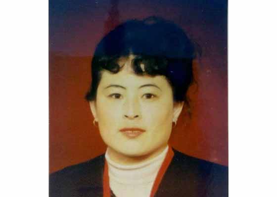 Image for article Toujours en deuil de la perte de son seul fils, une mère fait face à la persécution pour sa croyance dans le Falun Gong