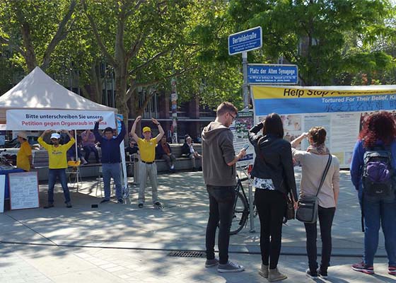 Image for article Freiburg, Allemagne : Une journée d’information sur le Falun Gong reçoit du soutien condamnant la persécution