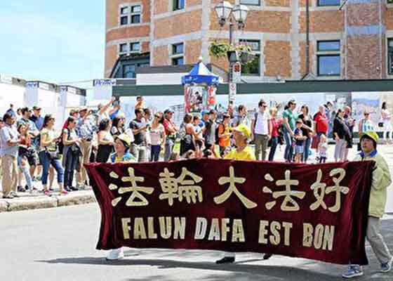 Image for article Québec, Canada : Le défilé du Falun Gong impressionne les spectateurs