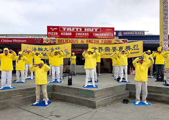 Image for article Nouvelle-Zélande : Les pratiquants présentent le Falun Gong à des activités au sud d'Auckland