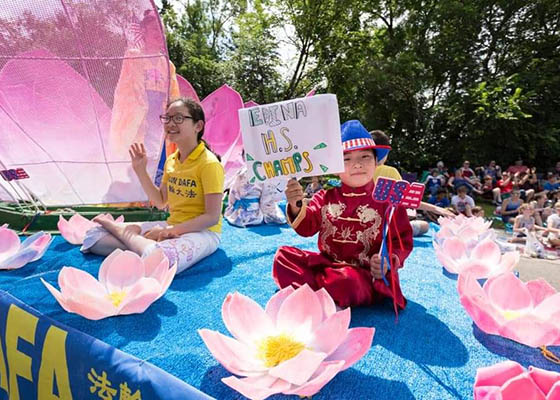Image for article Les pratiquants de Falun Gong du Minnesota participent à la parade de la Fête de l'Indépendance