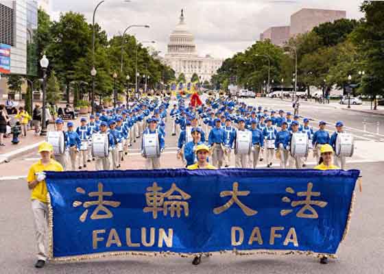 Image for article Un défilé à Washington D.C. demande la fin des vingt ans de persécution du Falun Gong
