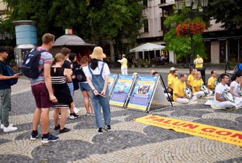 Image for article Bratislava, Slovaquie : Commémorer 20 ans de résistance du Falun Gong contre la persécution en Chine