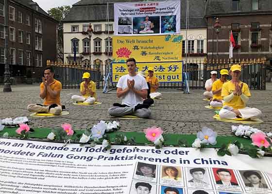 Image for article Allemagne, Autriche et Danemark : Une veillée aux chandelles et des rassemblements commémorent ceux qui ont été tués dans les 20 ans de persécution du Falun Gong