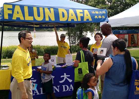 Image for article Minnesota : Le Falun Dafa au Festival des bateaux-dragons - la plus grande activité culturelle asiatique du Minnesota
