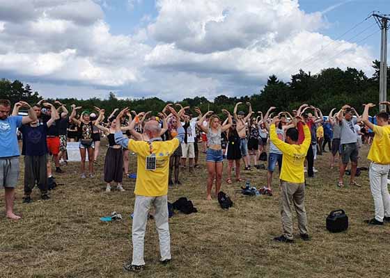 Image for article Pologne : Grand succès du stand du Falun Gong lors du plus grand festival de musique rock d'Europe