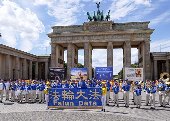 Image for article Berlin, Allemagne : Une série d'activités pour sensibiliser les gens à la persécution en Chine